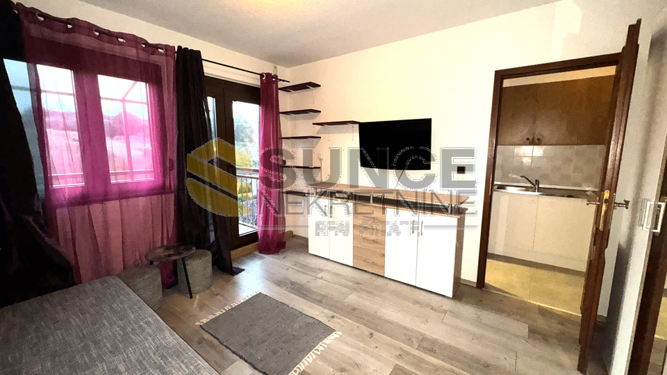 Grad Krk namje&scaron;tena garsonjera blizu centra&excl;