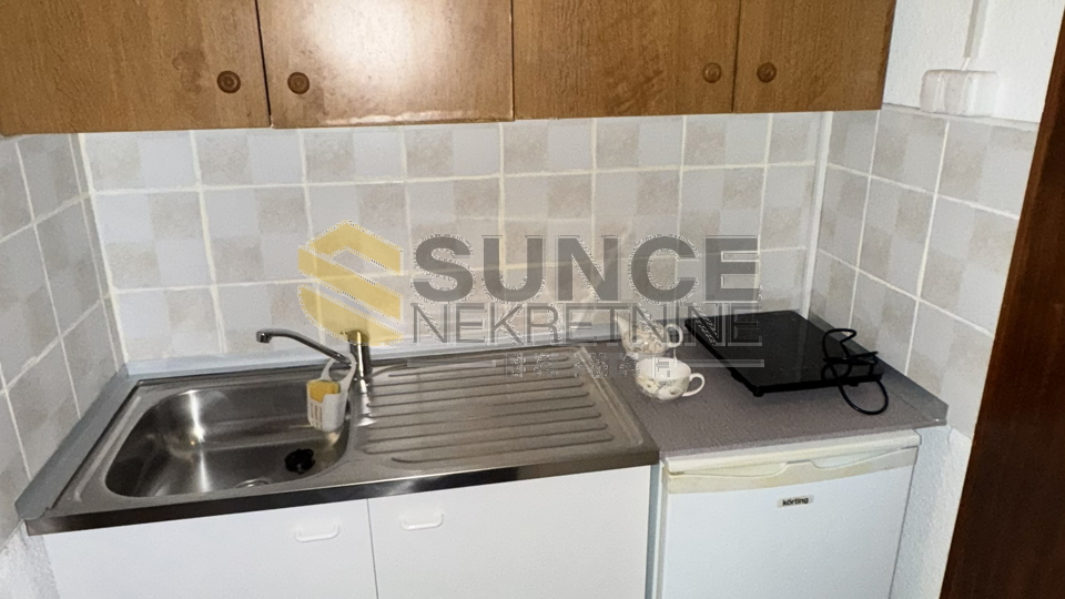 Grad Krk namje&scaron;tena garsonjera blizu centra&excl;