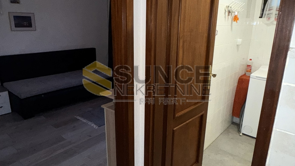 Grad Krk namje&scaron;tena garsonjera blizu centra&excl;