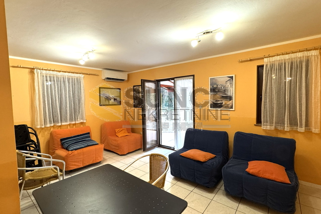 Appartamento ben arredato al piano terra a Baška, vicino al mare!