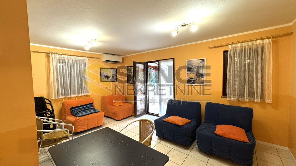 Appartamento ben arredato al piano terra a Ba&scaron;ka&comma; vicino al mare&excl;