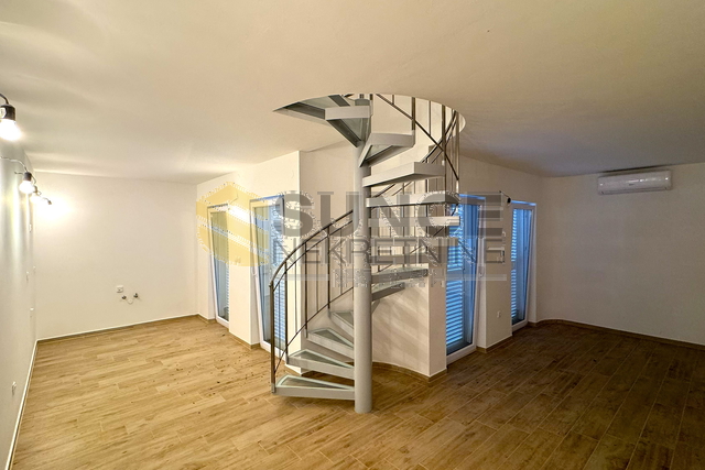 Malinska, dvoetažni apartman od 88 m2 na odličnoj poziciji!