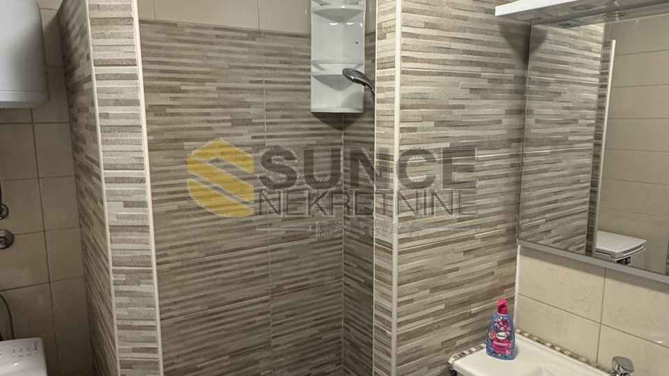 Pinezi&cacute;i &ndash; Wohnung mit Studio und Gemeinschaftspool