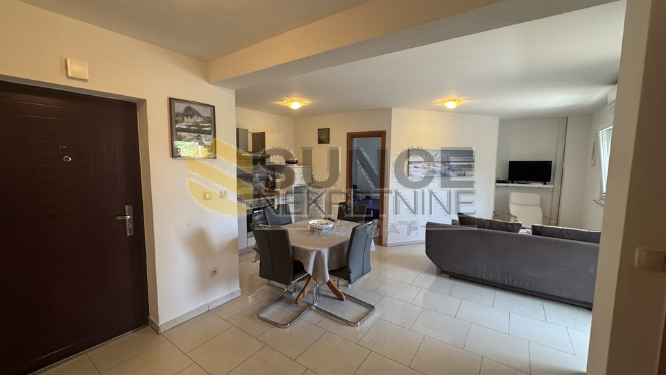 Pinezi&cacute;i &ndash; Wohnung mit Studio und Gemeinschaftspool