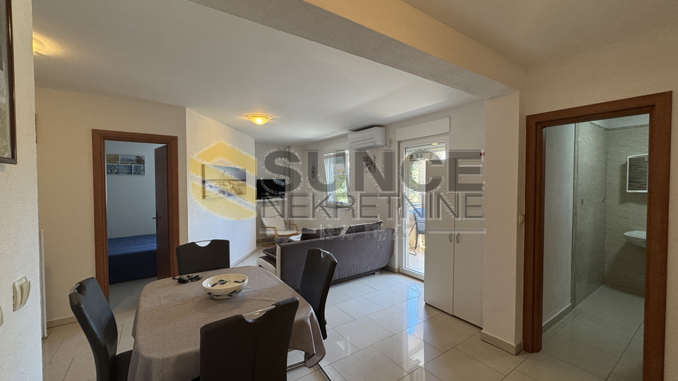 Pinezi&cacute;i &ndash; Wohnung mit Studio und Gemeinschaftspool