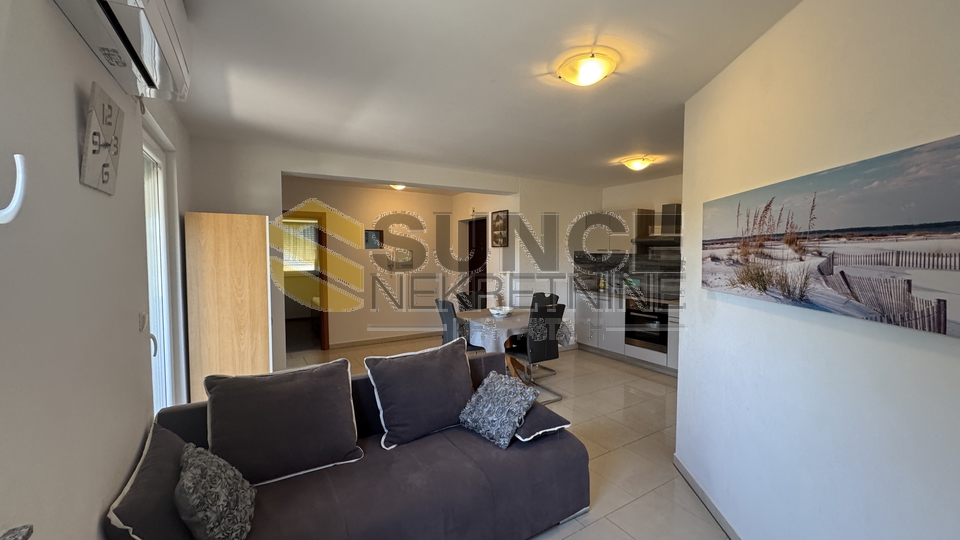 Pinezi&cacute;i &ndash; Wohnung mit Studio und Gemeinschaftspool