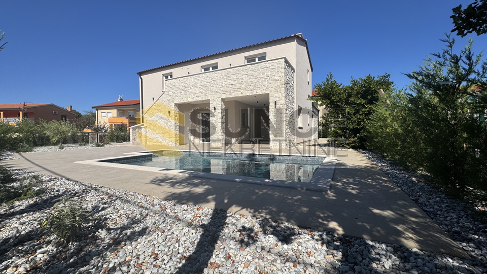 Malinska &ndash; neues freistehendes Haus mit beheiztem Pool
