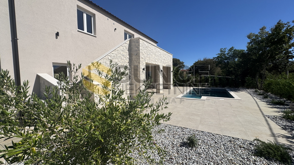 Malinska &ndash; neues freistehendes Haus mit beheiztem Pool