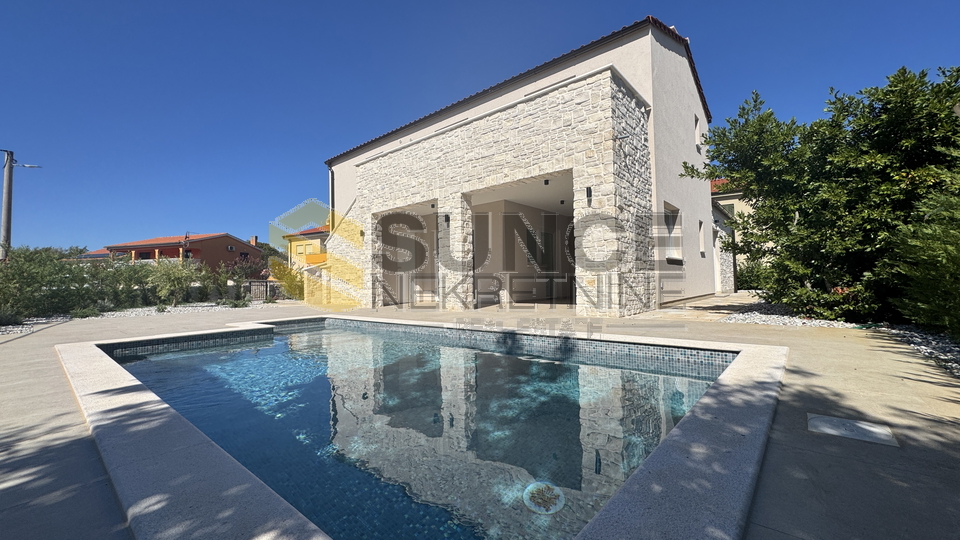 Malinska &ndash; neues freistehendes Haus mit beheiztem Pool