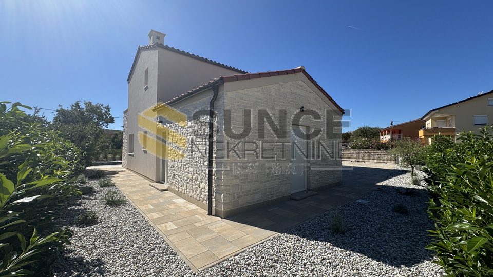 Malinska &ndash; neues freistehendes Haus mit beheiztem Pool