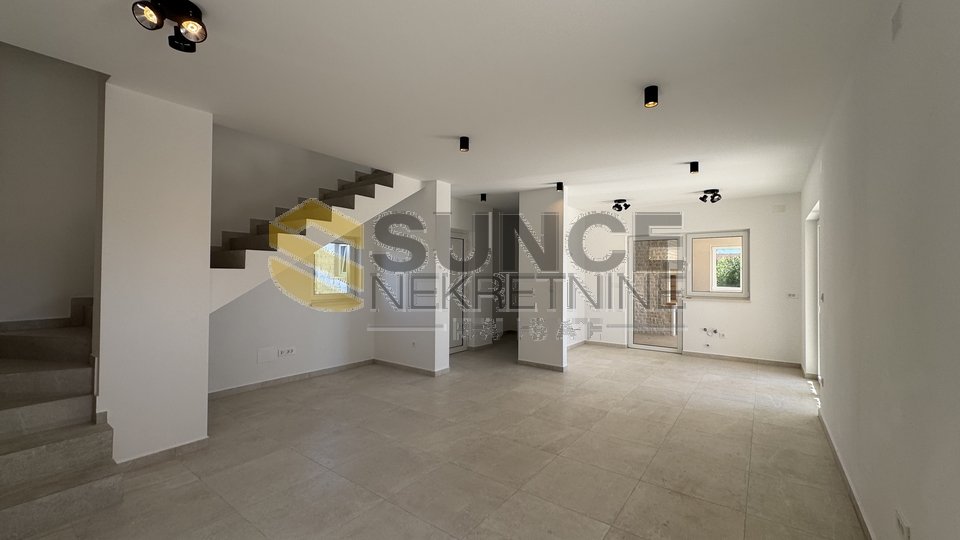 Malinska &ndash; neues freistehendes Haus mit beheiztem Pool