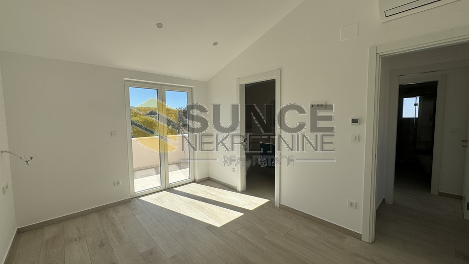 Malinska &ndash; neues freistehendes Haus mit beheiztem Pool
