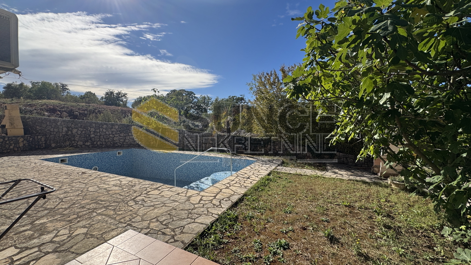 Vanta&ccaron;i&cacute;i vicino a Malinska &ndash; appartamento al piano terra con giardino e piscina&comma; a 150 m dal mare