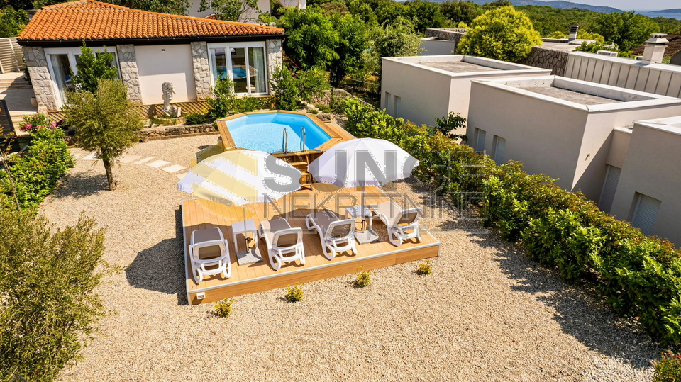 Pinezi&cacute;i &ndash; freistehendes Haus mit Pool&comma; 600 m vom Meer