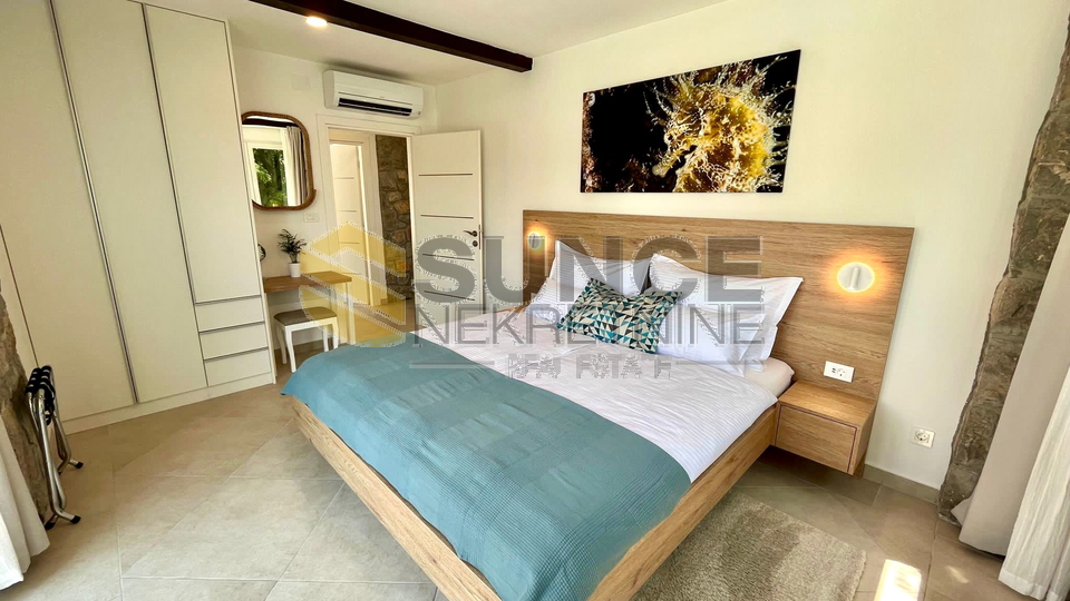 Pinezi&cacute;i &ndash; freistehendes Haus mit Pool&comma; 600 m vom Meer