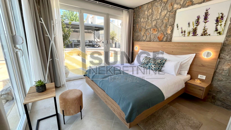 Pinezi&cacute;i &ndash; freistehendes Haus mit Pool&comma; 600 m vom Meer