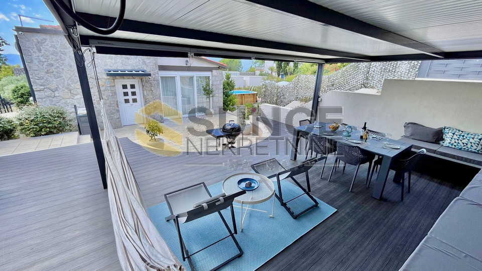 Pinezi&cacute;i &ndash; freistehendes Haus mit Pool&comma; 600 m vom Meer