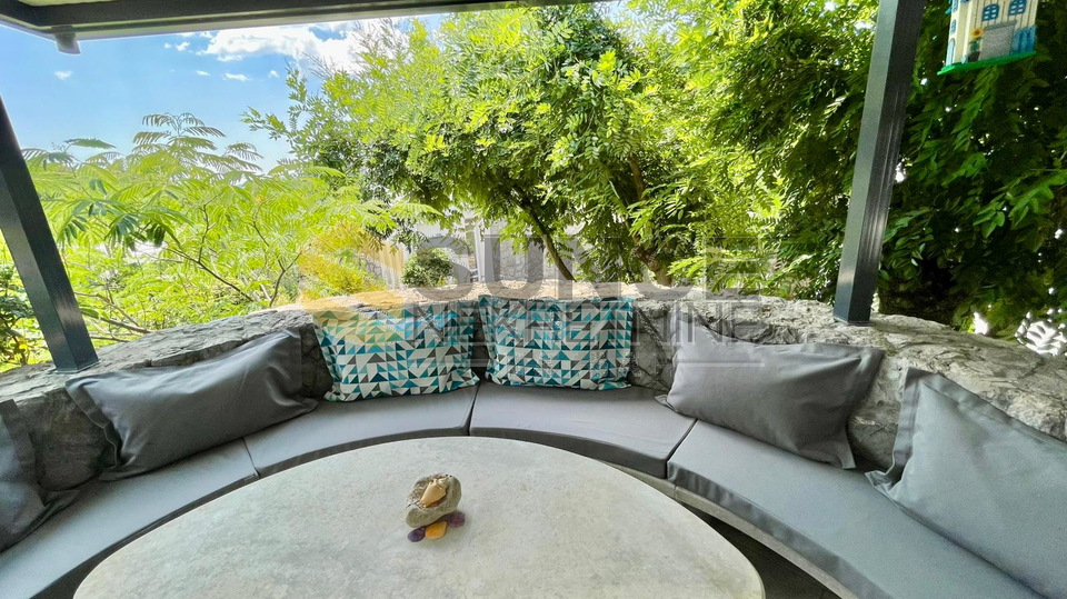 Pinezi&cacute;i &ndash; freistehendes Haus mit Pool&comma; 600 m vom Meer