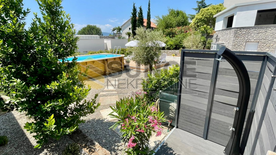 Pinezi&cacute;i &ndash; freistehendes Haus mit Pool&comma; 600 m vom Meer