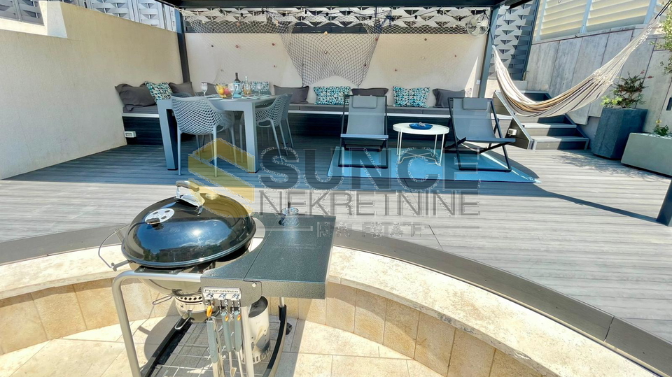 Pinezi&cacute;i &ndash; freistehendes Haus mit Pool&comma; 600 m vom Meer