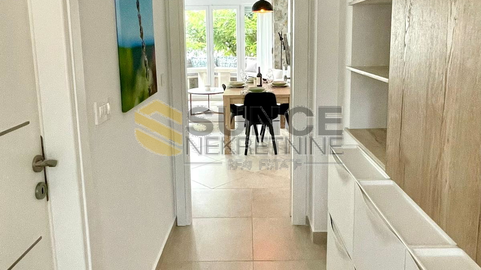 Pinezi&cacute;i &ndash; freistehendes Haus mit Pool&comma; 600 m vom Meer