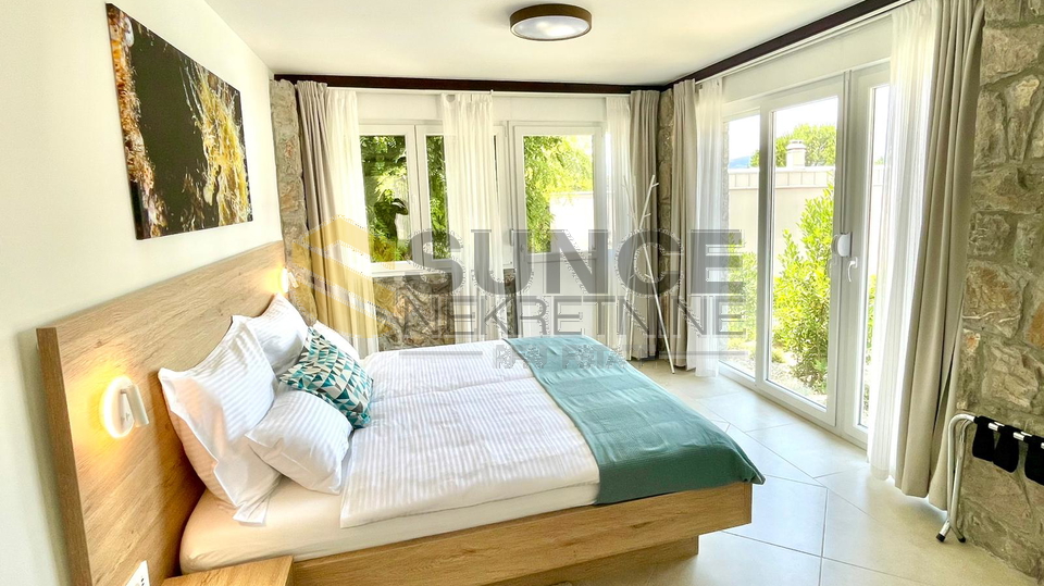Pinezi&cacute;i &ndash; freistehendes Haus mit Pool&comma; 600 m vom Meer