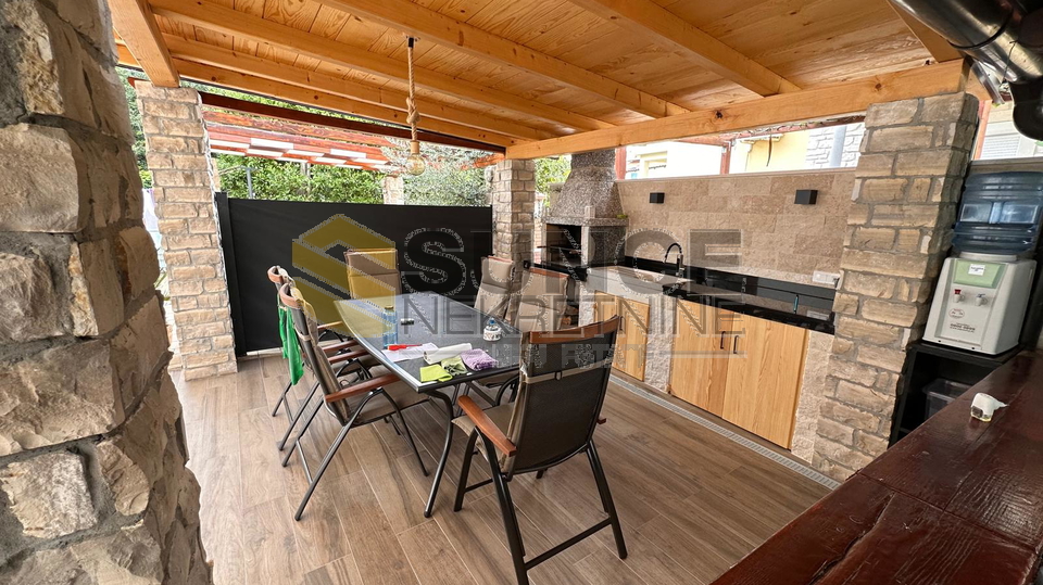 Pinezi&cacute;i &ndash; Wohnung mit Studio und Gemeinschaftspool