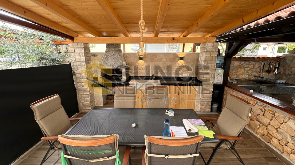 Pinezi&cacute;i &ndash; Wohnung mit Studio und Gemeinschaftspool