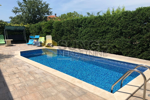 Pinezići – Wohnung mit Studio und Gemeinschaftspool