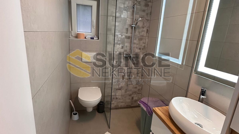 Pinezi&cacute;i &ndash; Wohnung mit Studio und Gemeinschaftspool