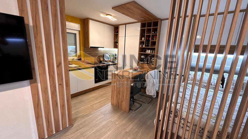 Pinezi&cacute;i &ndash; Wohnung mit Studio und Gemeinschaftspool