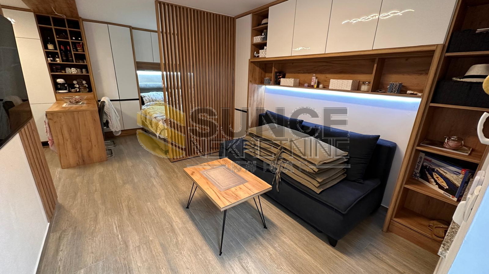 Pinezi&cacute;i &ndash; Wohnung mit Studio und Gemeinschaftspool
