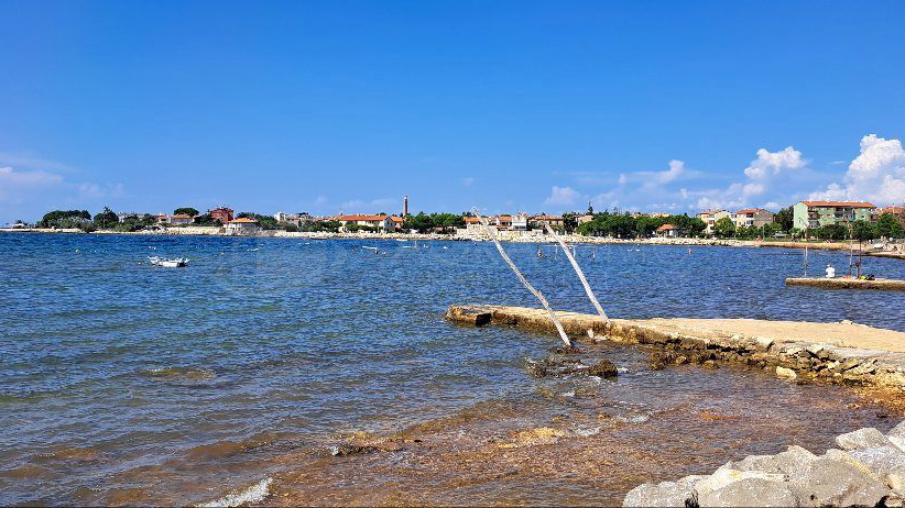 UMAG - GRAĐEVINSKO ZEMLJIŠTE - PRVI RED DO MORA