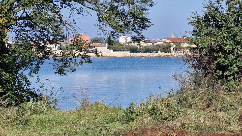 UMAG - GRAĐEVINSKO ZEMLJIŠTE - PRVI RED DO MORA