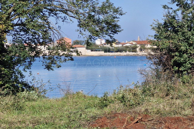 UMAG - GRAĐEVINSKO ZEMLJIŠTE - PRVI RED DO MORA