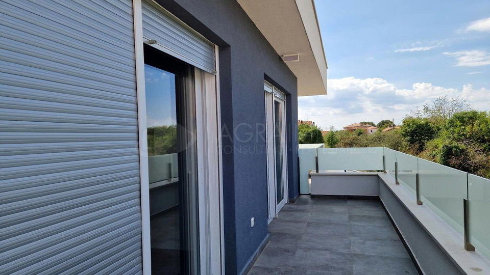 BUJE &ndash; KA&Scaron;TEL &ndash; NOVA LUKSUZNA HI&Scaron;A Z OGREVANIM BAZENOM &ndash; VRHUNSKA KAKOVOST