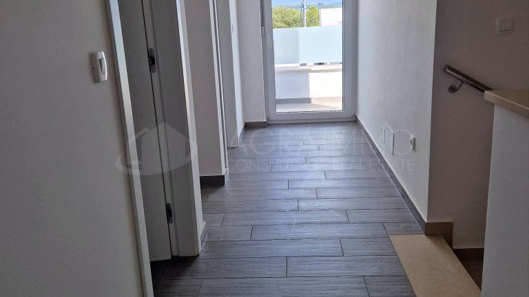 BUJE &ndash; KA&Scaron;TEL &ndash; NOVA LUKSUZNA HI&Scaron;A Z OGREVANIM BAZENOM &ndash; VRHUNSKA KAKOVOST