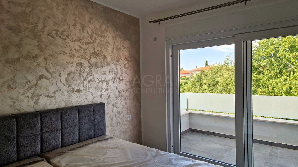 BUJE &ndash; KA&Scaron;TEL &ndash; NOVA LUKSUZNA HI&Scaron;A Z OGREVANIM BAZENOM &ndash; VRHUNSKA KAKOVOST