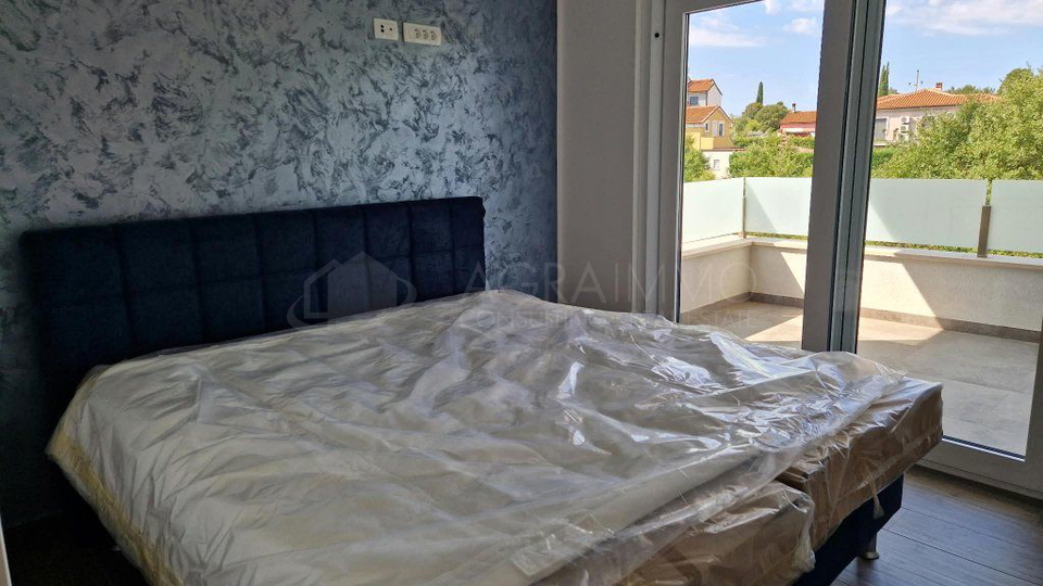BUJE &ndash; KA&Scaron;TEL &ndash; NOVA LUKSUZNA HI&Scaron;A Z OGREVANIM BAZENOM &ndash; VRHUNSKA KAKOVOST