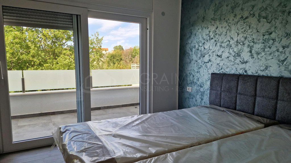 BUJE &ndash; KA&Scaron;TEL &ndash; NOVA LUKSUZNA HI&Scaron;A Z OGREVANIM BAZENOM &ndash; VRHUNSKA KAKOVOST