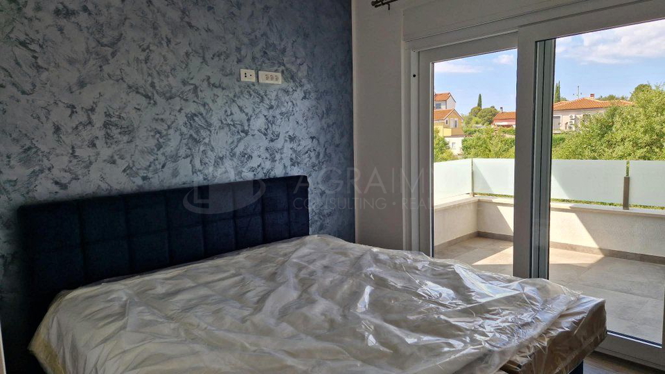 BUJE &ndash; KA&Scaron;TEL &ndash; NOVA LUKSUZNA HI&Scaron;A Z OGREVANIM BAZENOM &ndash; VRHUNSKA KAKOVOST