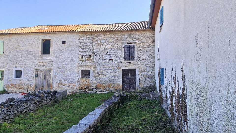 UMAG-STARA KAMNITA HI&Scaron;A IZ ISTRE-TRADICIJA-&Ccaron;AR-NALO&Zcaron;BA
