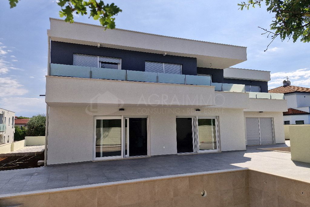 BUJE – KAŠTEL – NEUBAU-LUXUSHAUS MIT BEHEIZTEM POOL – HÖCHSTE QUALITÄT