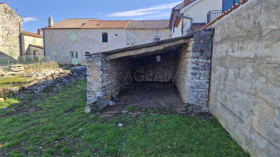 UMAG-STARA KAMNITA HI&Scaron;A IZ ISTRE-TRADICIJA-&Ccaron;AR-NALO&Zcaron;BA