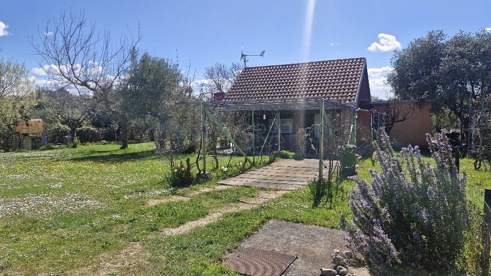 UMAG &ndash; ZAMBRATIJA &ndash; FREISTEHENDES HAUS AUF EINEM GRUNDST&Uuml;CK VON 707 m&sup2; &ndash; 800 M VOM MEER