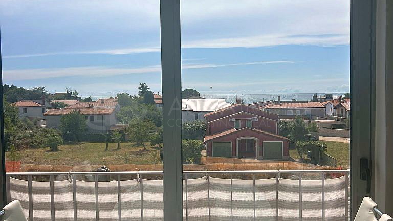 UMAG – ZAMBRATIJA – AMPIO E ATTRATTIVO APPARTAMENTO SU DUE PIANI IN OTTIMA POSIZIONE CON VISTA MARE