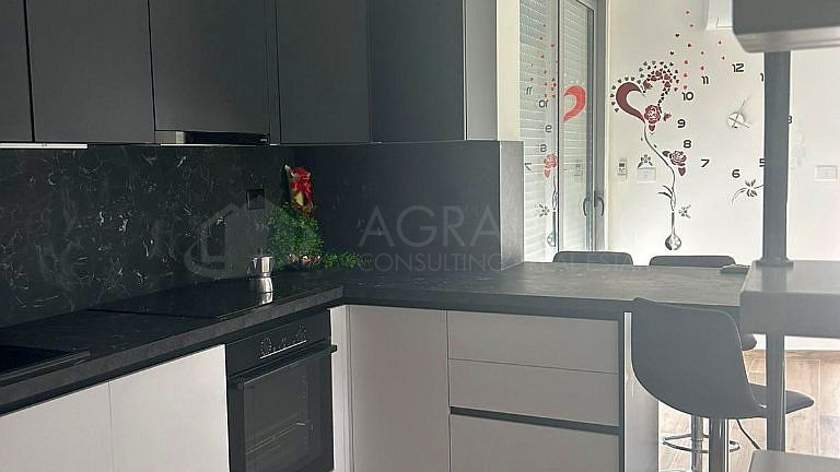 UMAG – ZAMBRATIJA – AMPIO E ATTRATTIVO APPARTAMENTO SU DUE PIANI IN OTTIMA POSIZIONE CON VISTA MARE