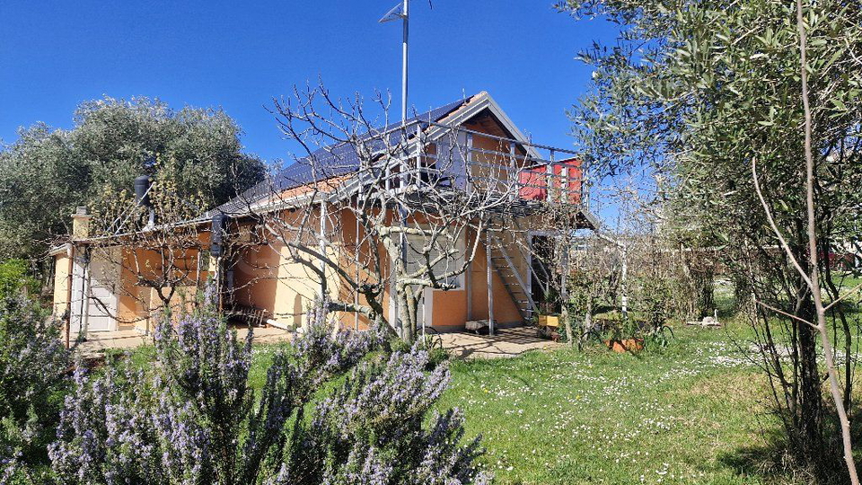 UMAG &ndash; ZAMBRATIJA &ndash; FREISTEHENDES HAUS AUF EINEM GRUNDST&Uuml;CK VON 707 m&sup2; &ndash; 800 M VOM MEER