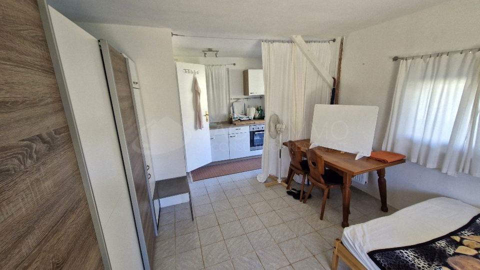 UMAG &ndash; ZAMBRATIJA &ndash; FREISTEHENDES HAUS AUF EINEM GRUNDST&Uuml;CK VON 707 m&sup2; &ndash; 800 M VOM MEER