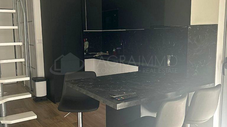 UMAG – ZAMBRATIJA – AMPIO E ATTRATTIVO APPARTAMENTO SU DUE PIANI IN OTTIMA POSIZIONE CON VISTA MARE